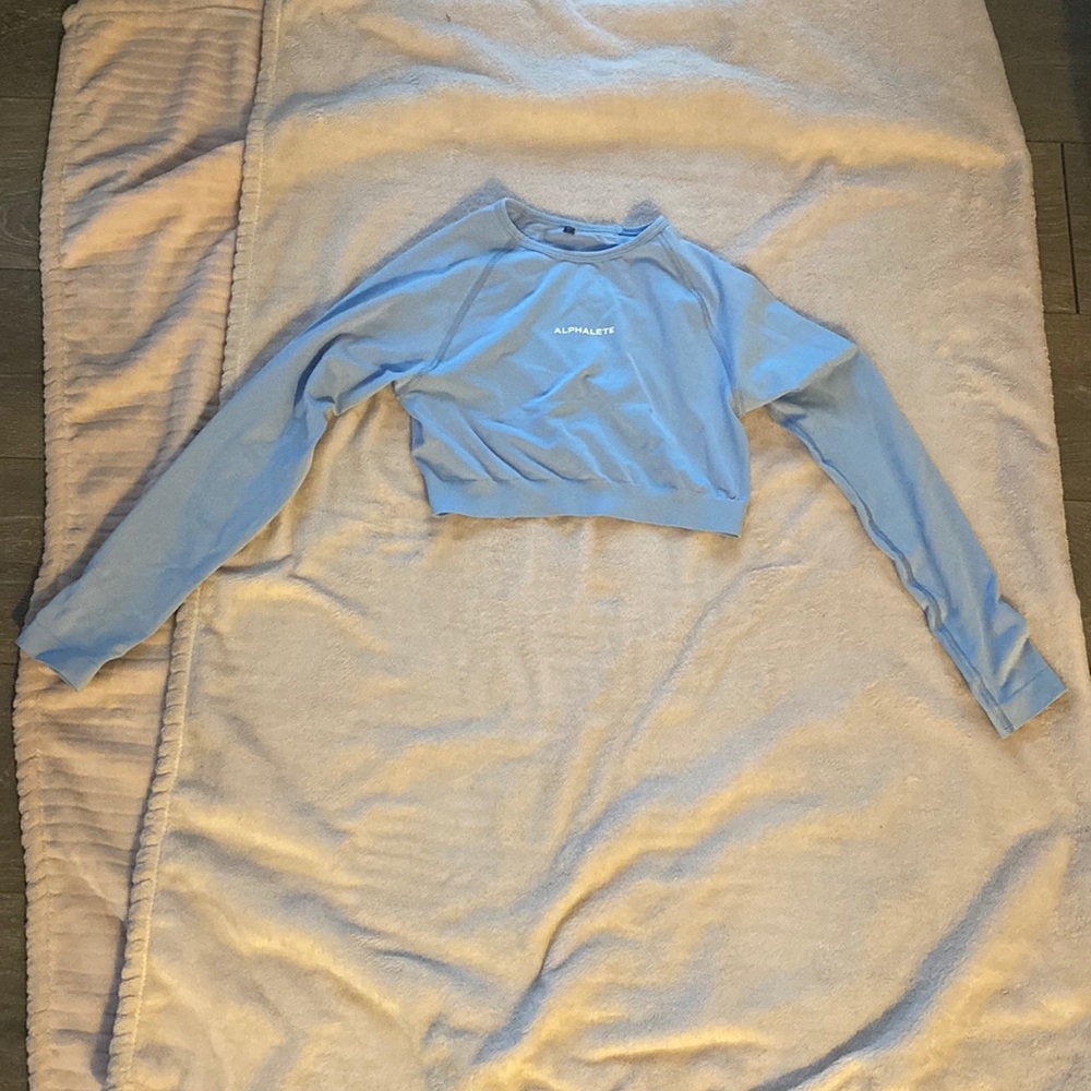 Alphalete Amplify Crop Love Sleeve - Size S, Ice Blue